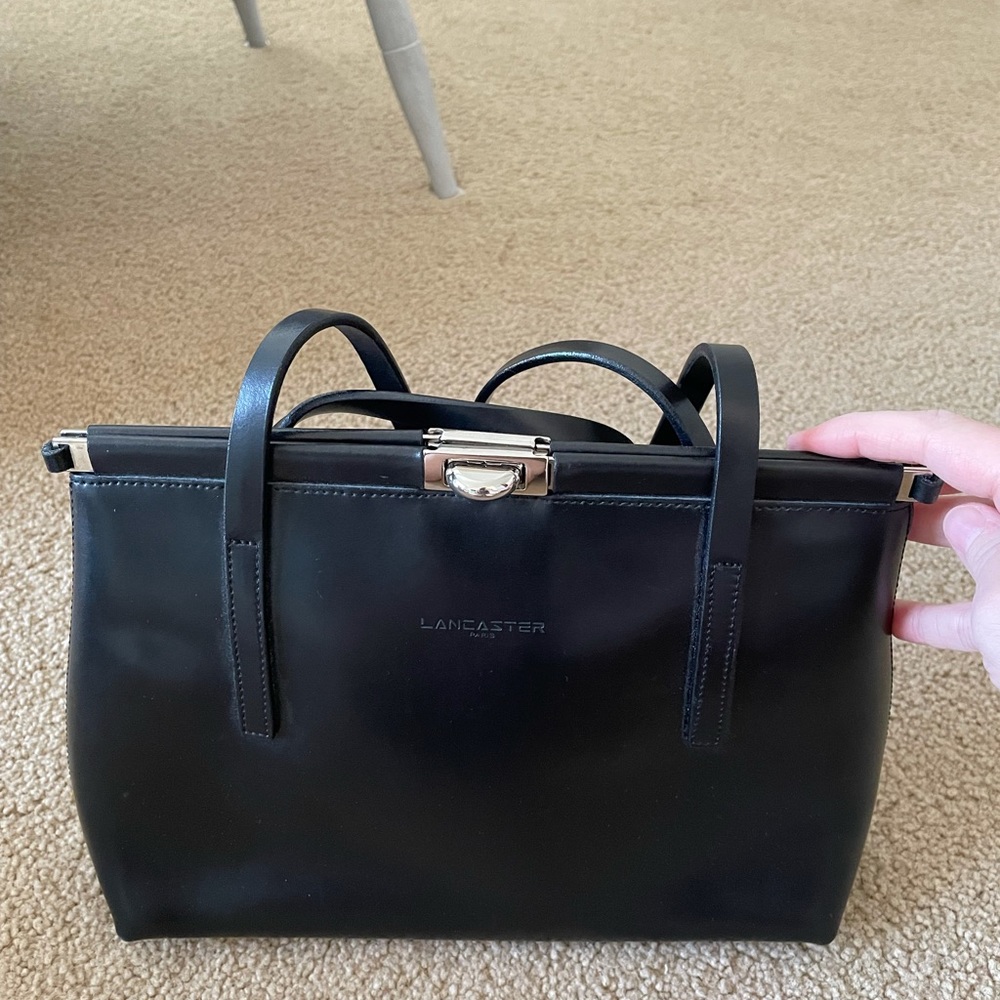 LAST CHANCE Lancaster black leather shoulder bag